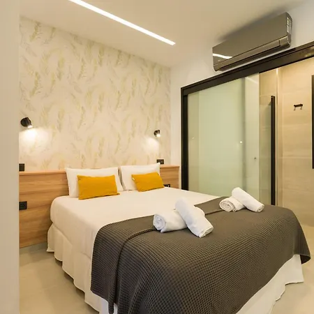 By Playa De Canteras * لاس بالماس دي غران كاناريا